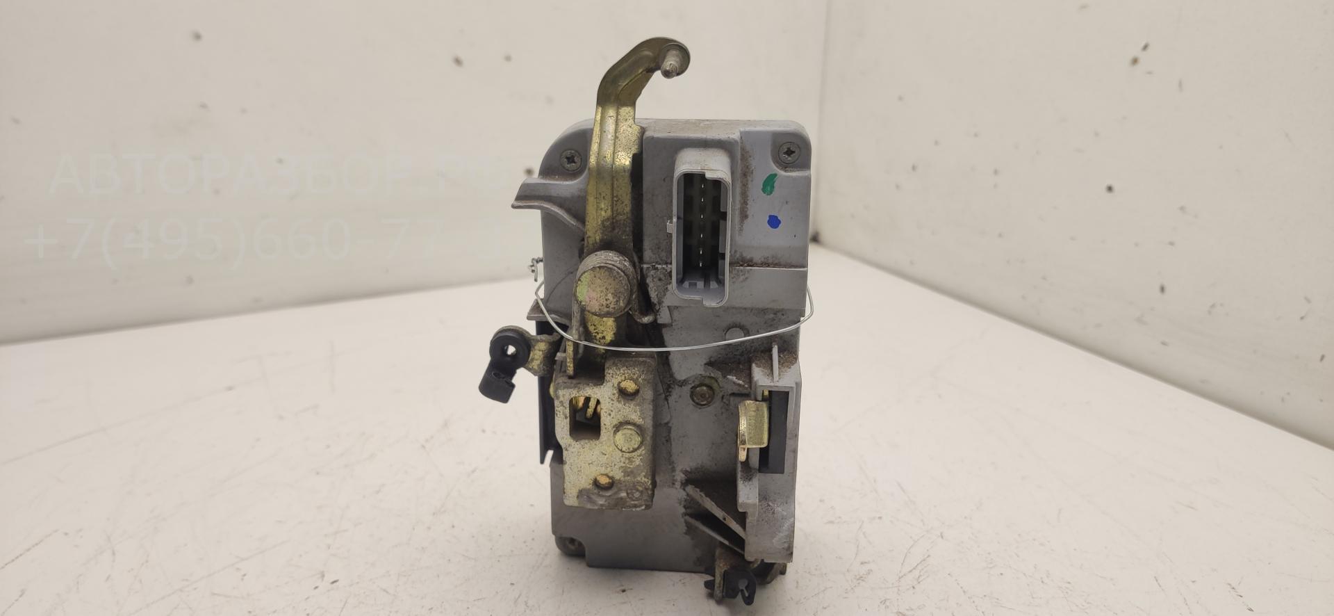 Замок двери передней правой