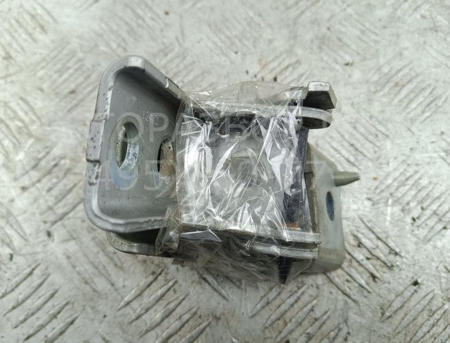 Петля двери