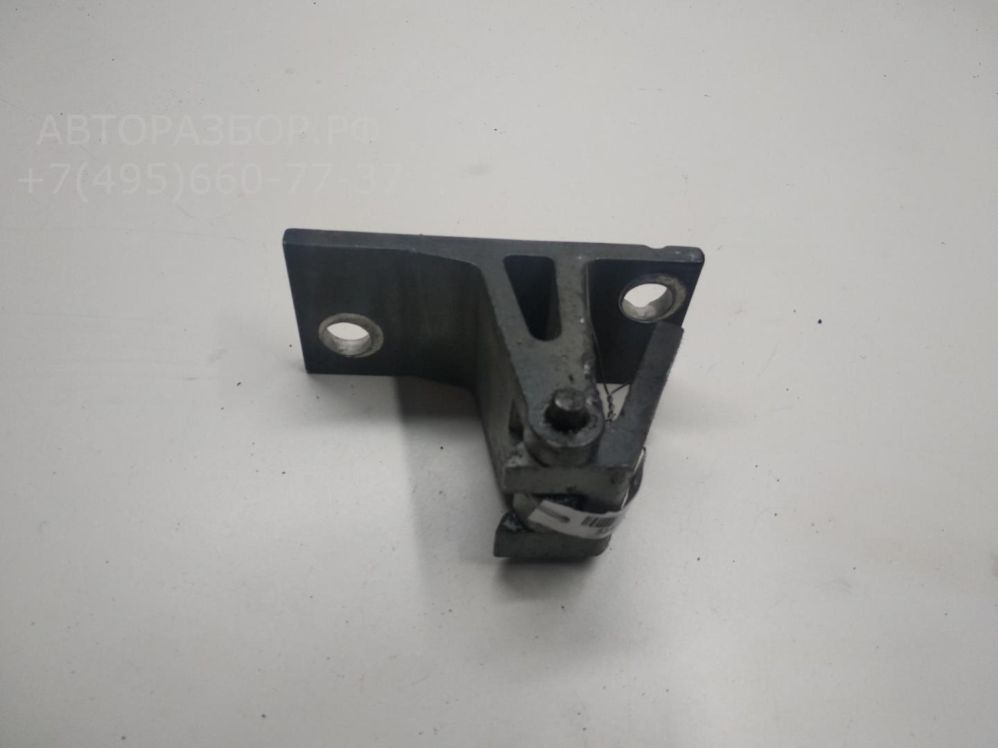 Петля двери