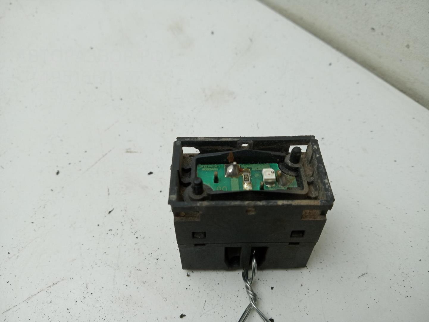 Кнопка стеклоподъемника