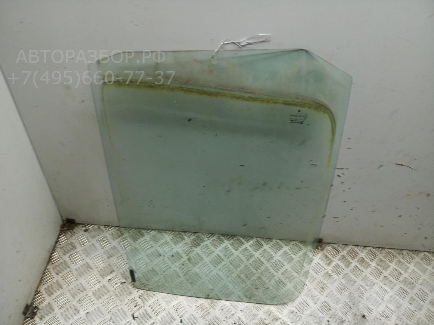 Стекло двери передней правой