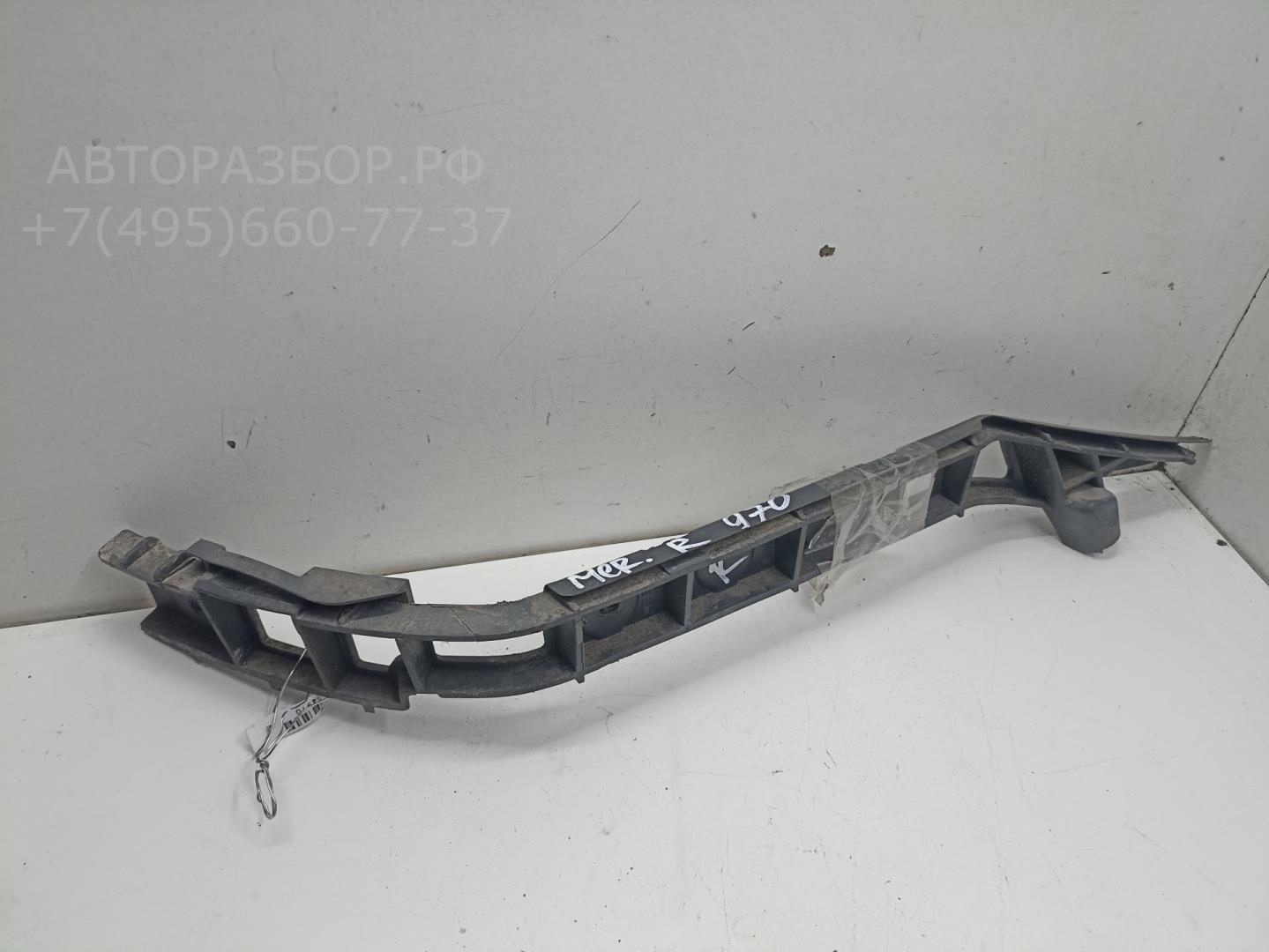 Кронштейн заднего бампера правый