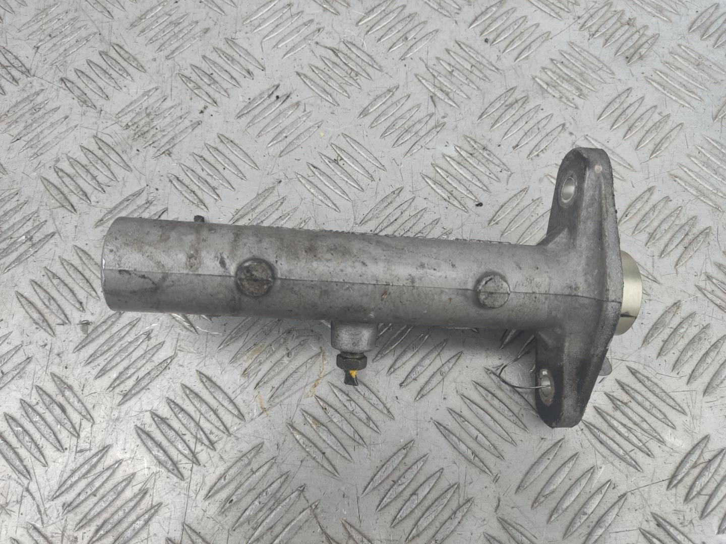 Цилиндр тормозной главный