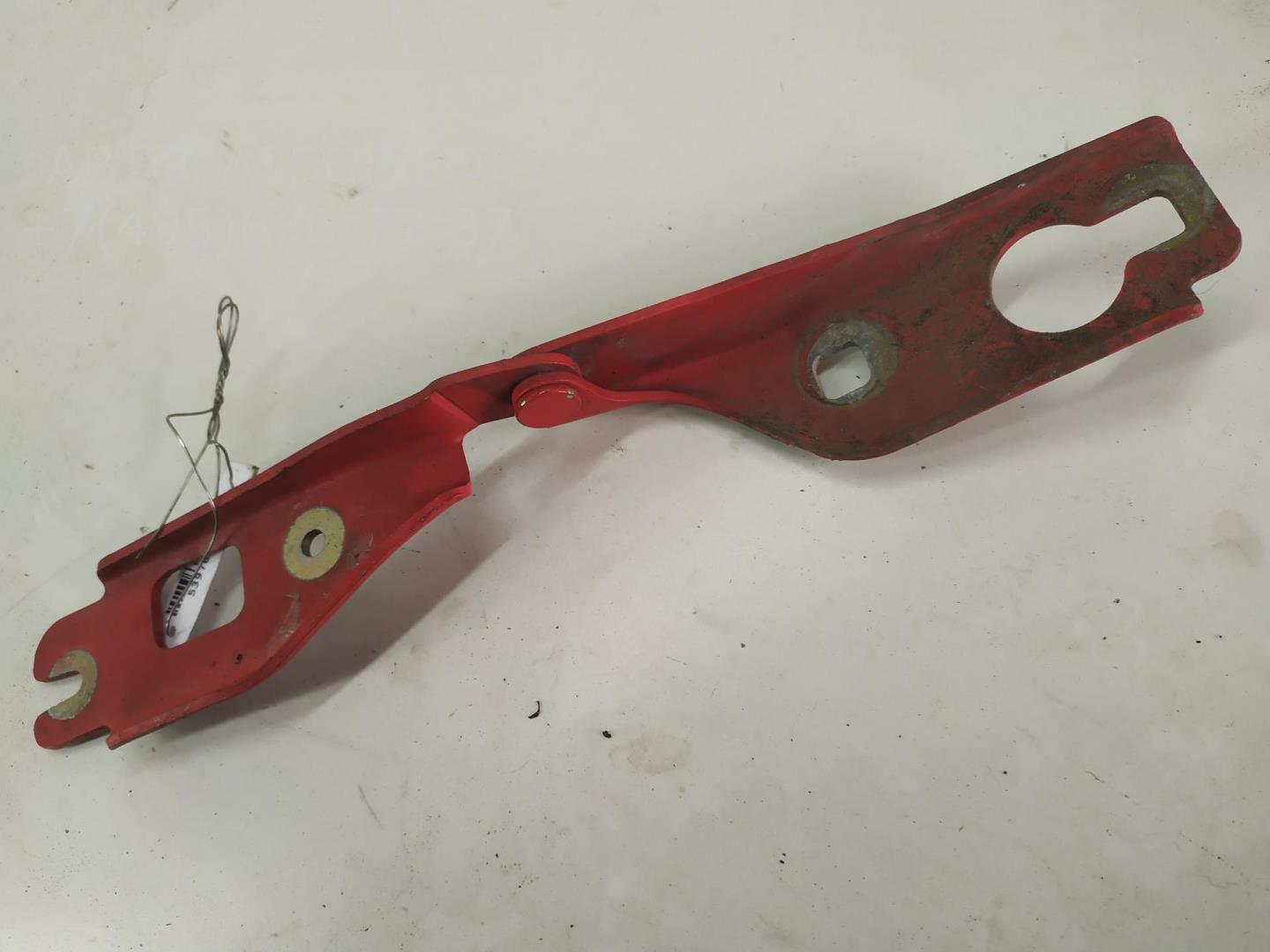 Петля капота левая