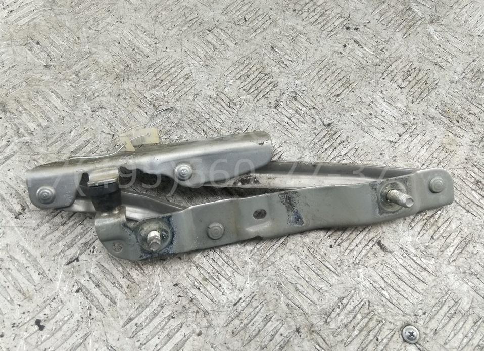 Петля капота левая