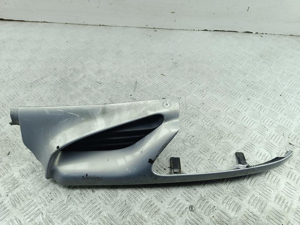 Решетка радиатора левая