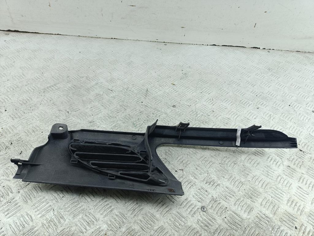 Решетка радиатора левая