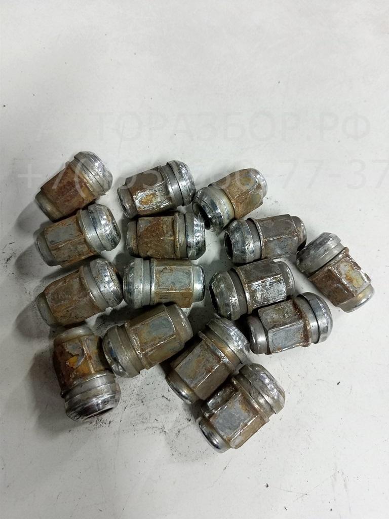 Болт колесный