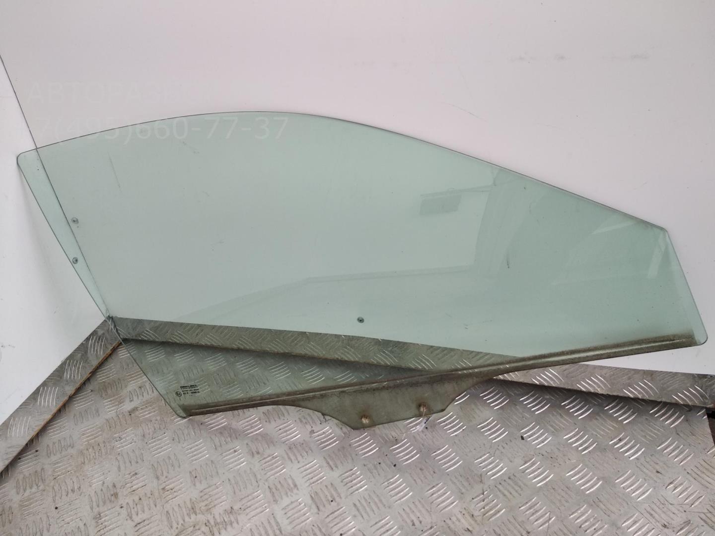 Стекло двери передней правой