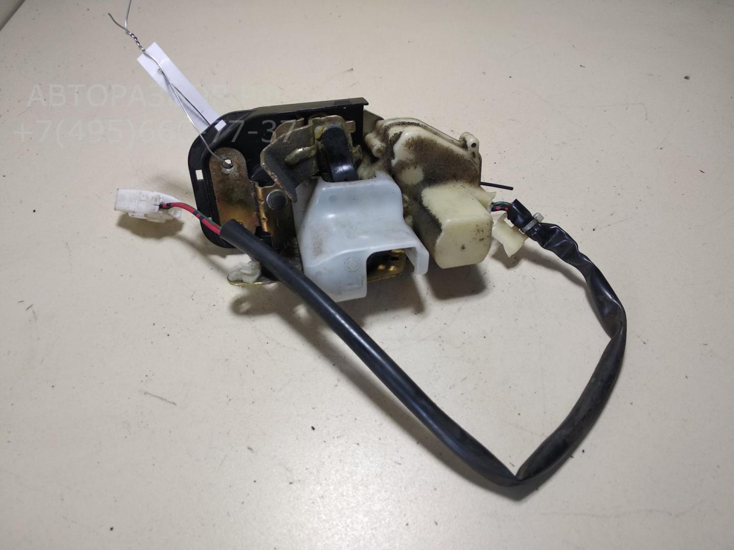 Замок двери задней левой