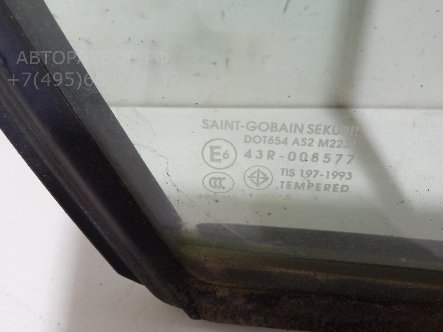 Стекло двери задней правой (форточка)
