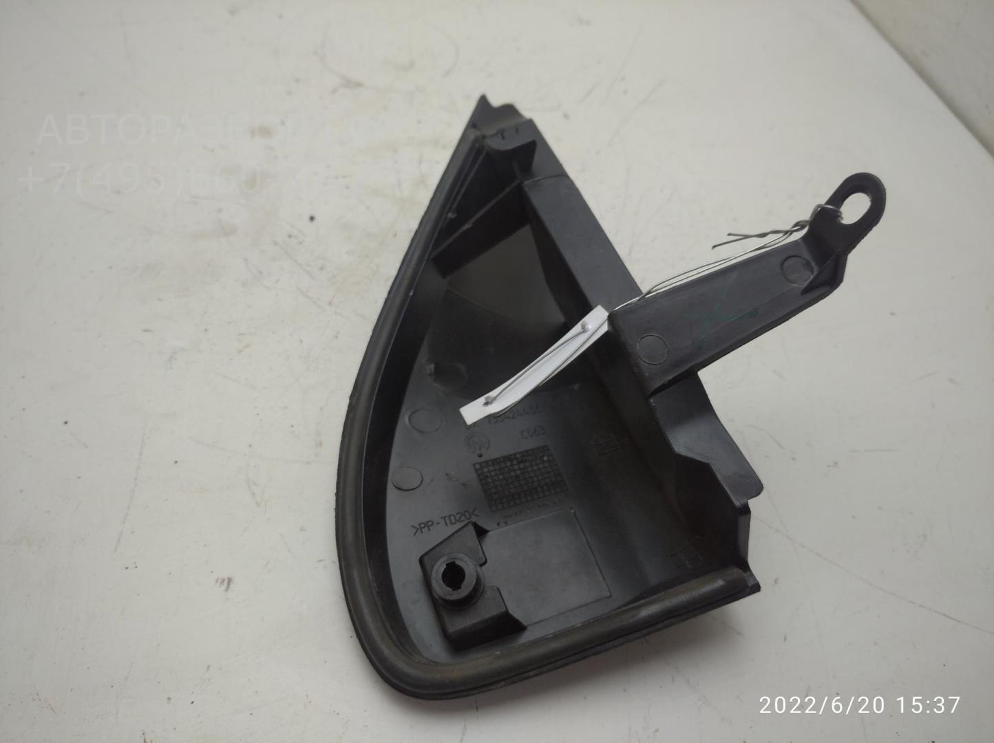 Накладка переднего крыла правого