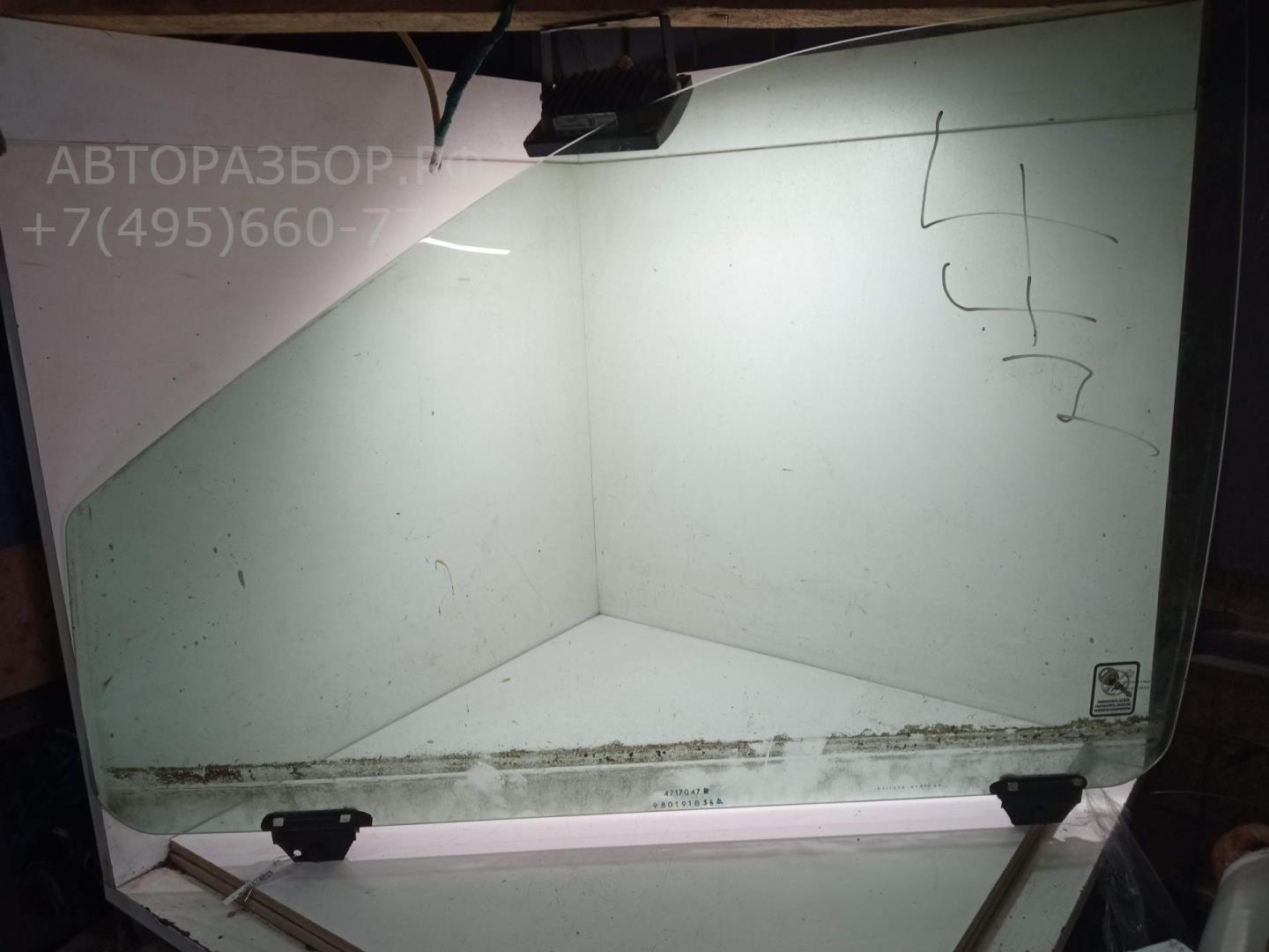 Стекло двери передней левой