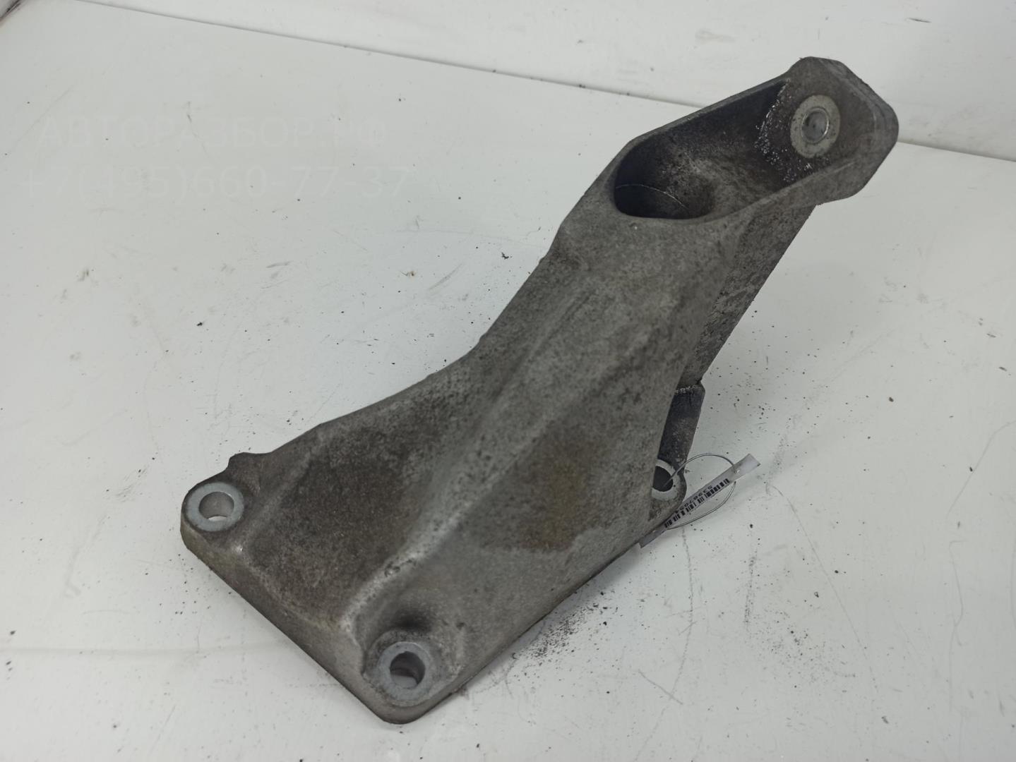 Кронштейн двигателя левый