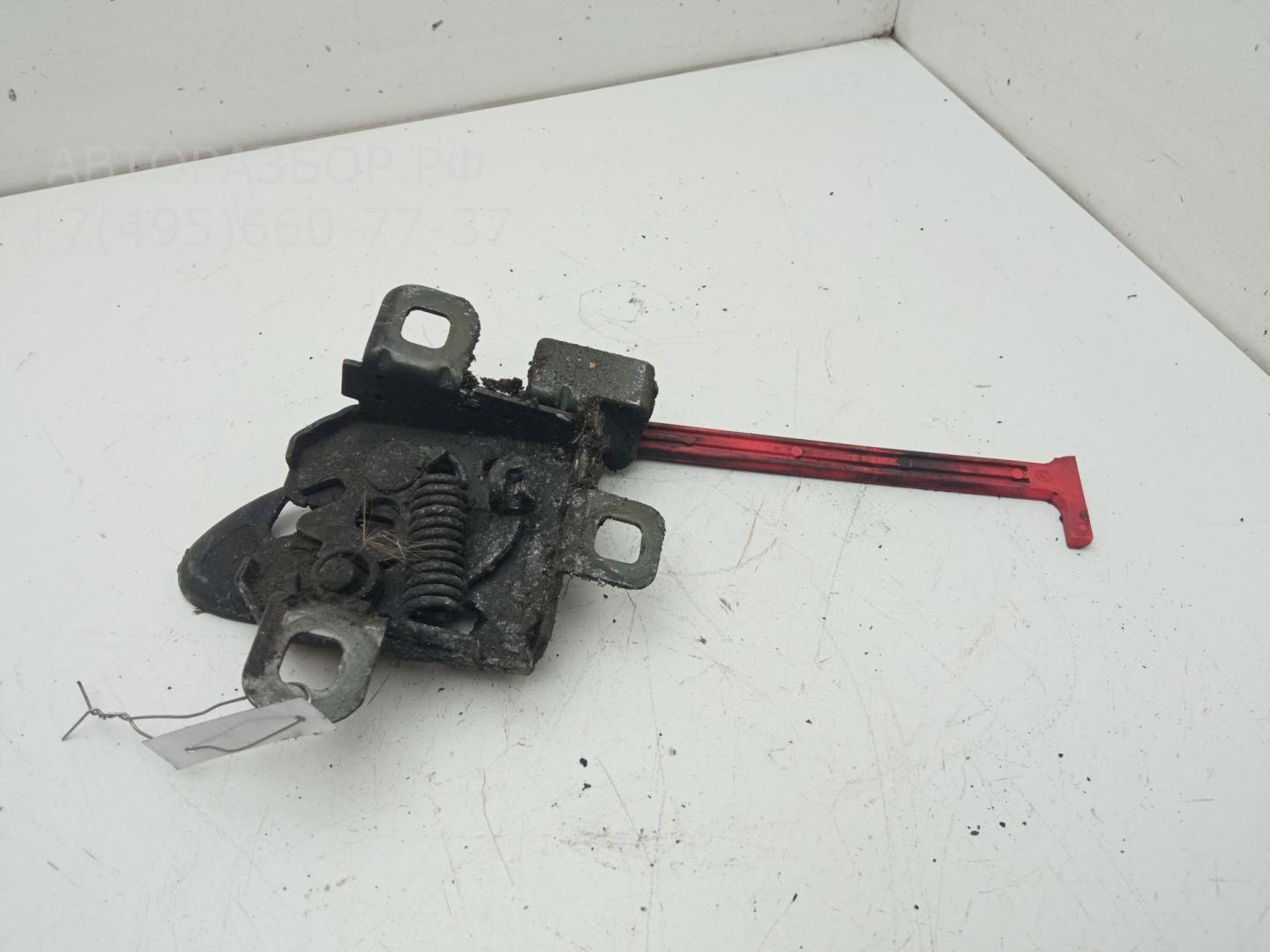 Замок капота