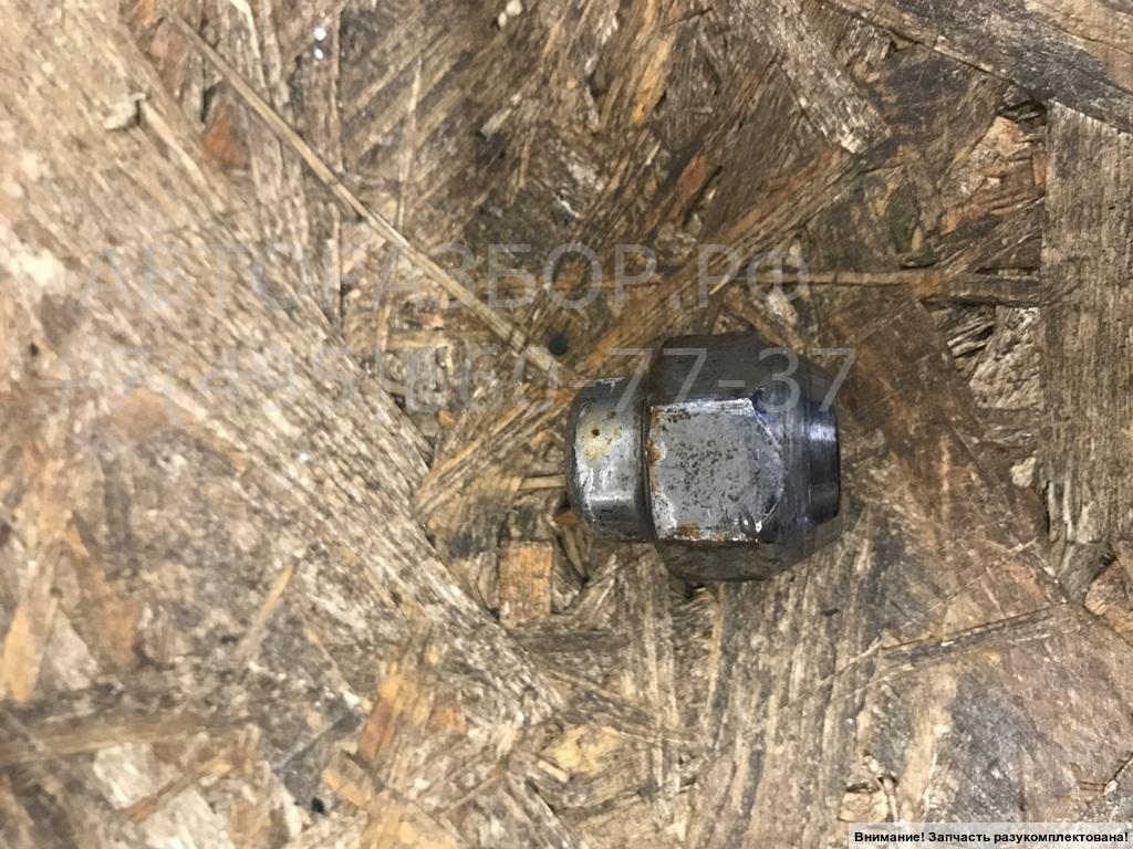 Болт колесный