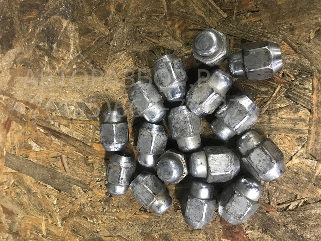 Болт колесный