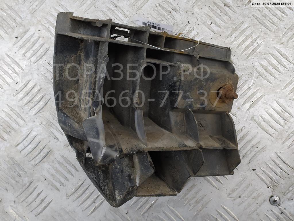 Кронштейн переднего бампера