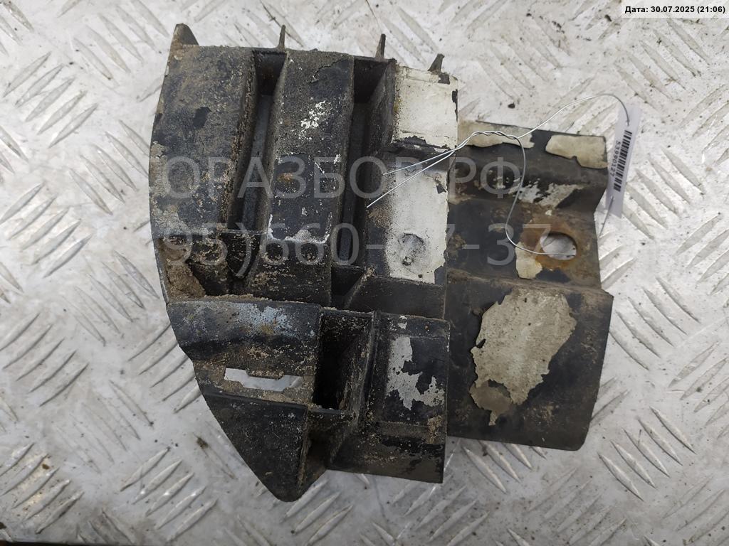 Кронштейн переднего бампера