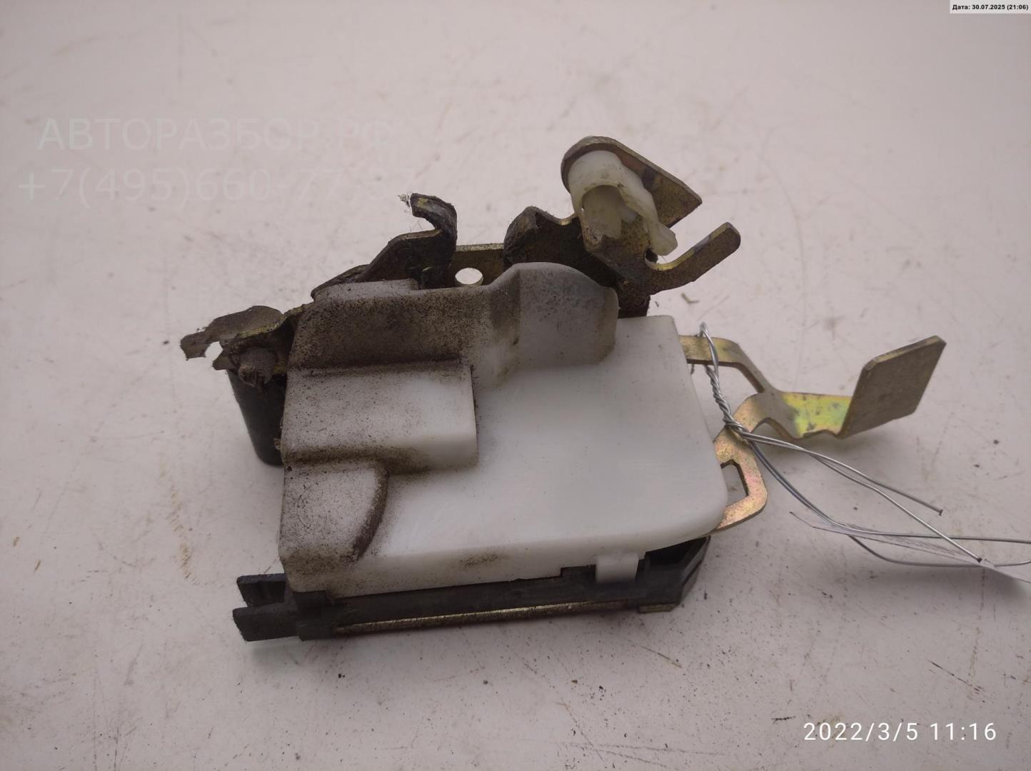 Замок двери передней левой