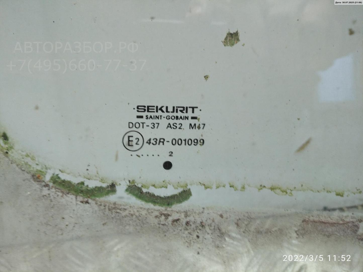 Стекло двери передней правой