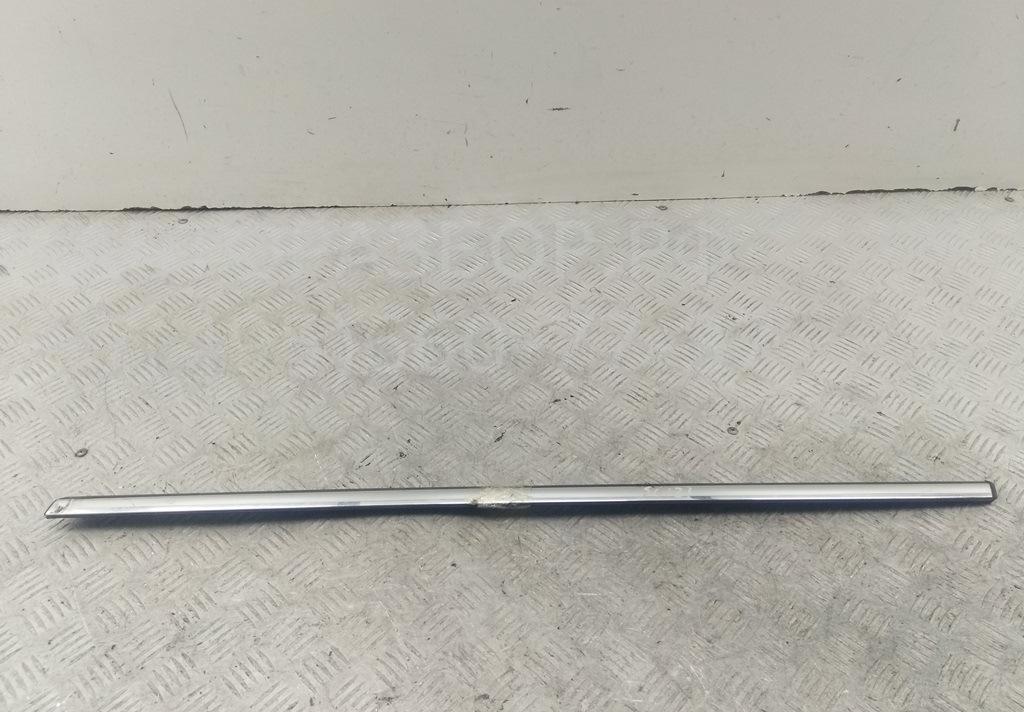 Накладка стекла заднего правого