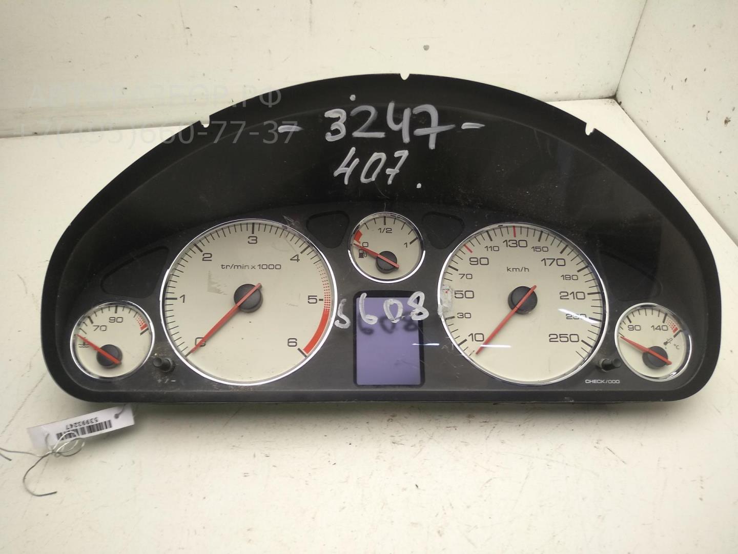 Панель приборов