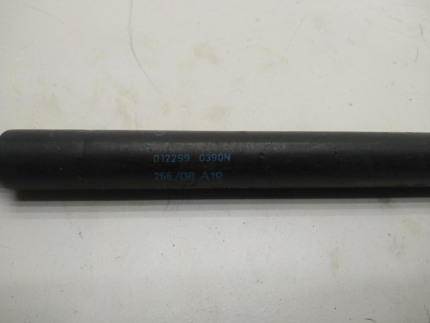 Амортизатор крышки багажника