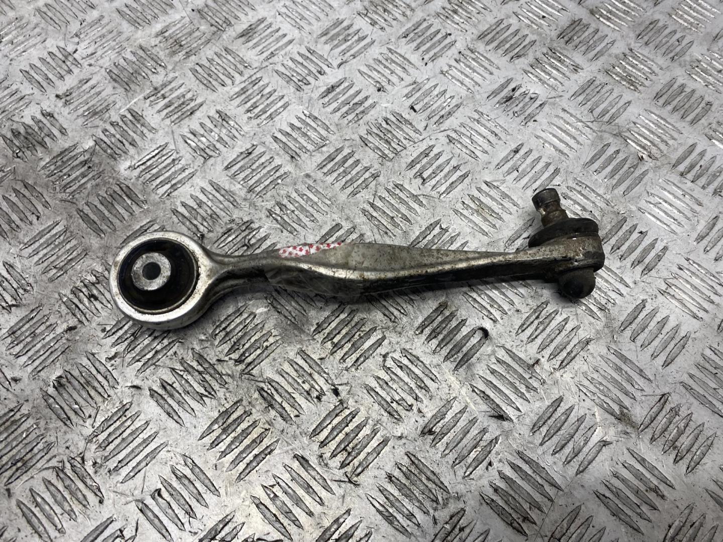 Рычаг передний левый