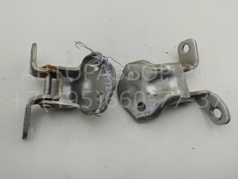 Петля двери