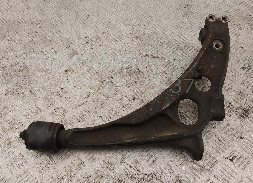 Рычаг передний правый