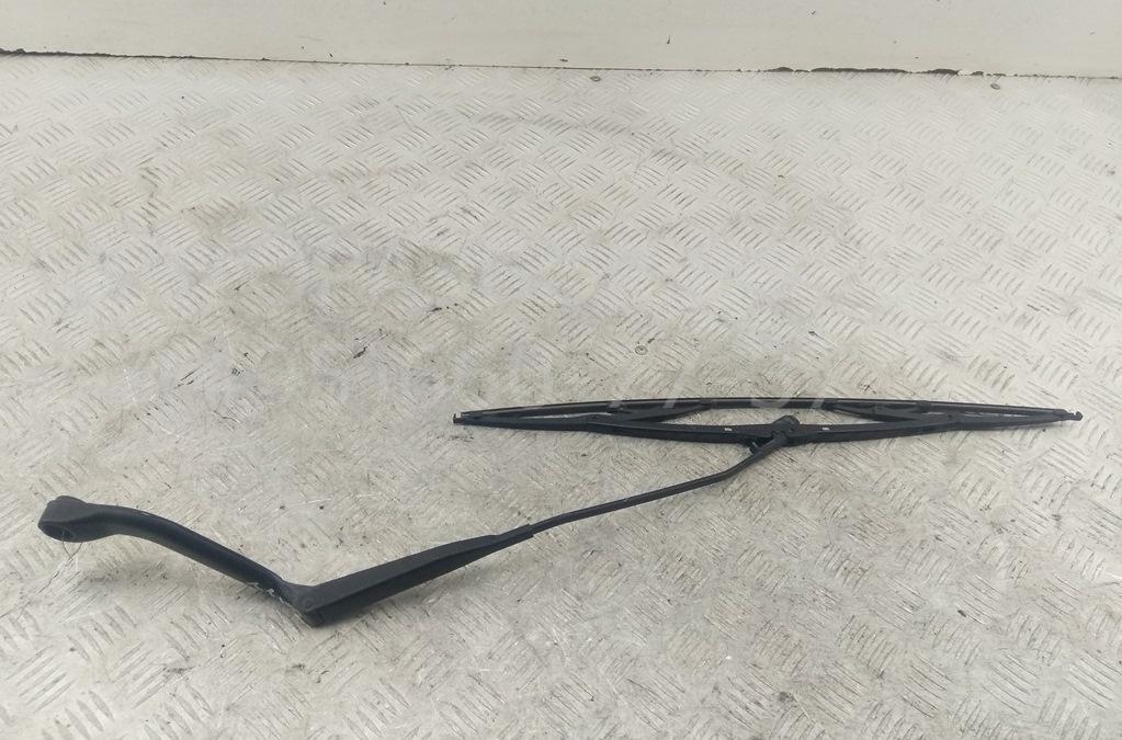 Поводок стеклоочистителя передний правый