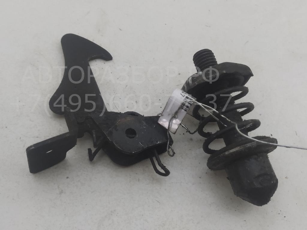 Замок капота