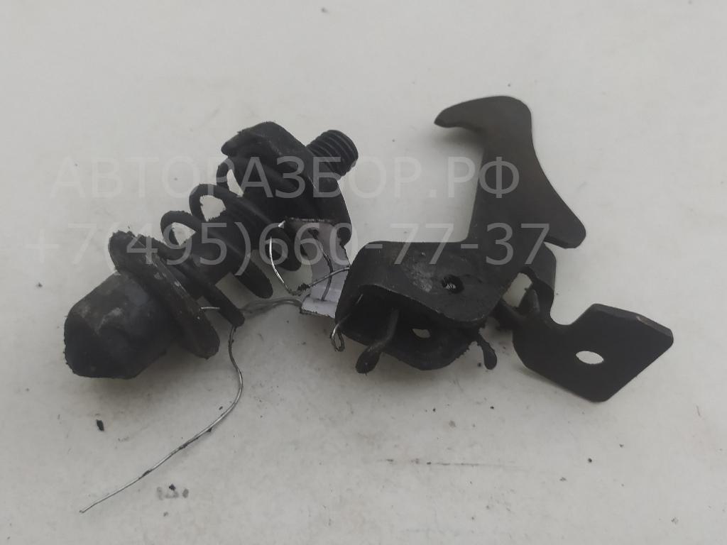 Замок капота