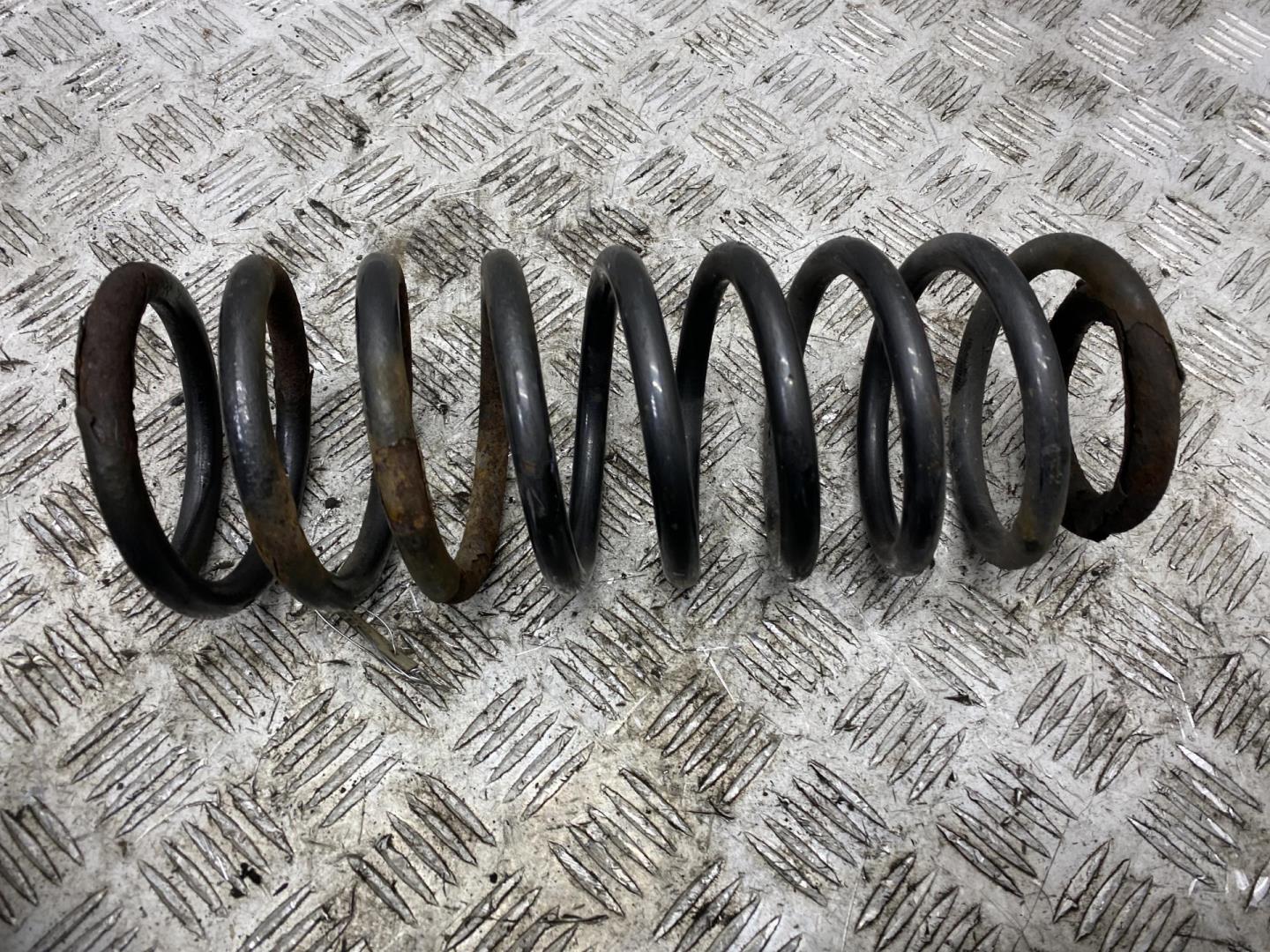 Пружина задняя