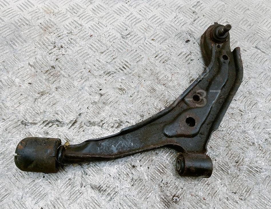 Рычаг передний левый