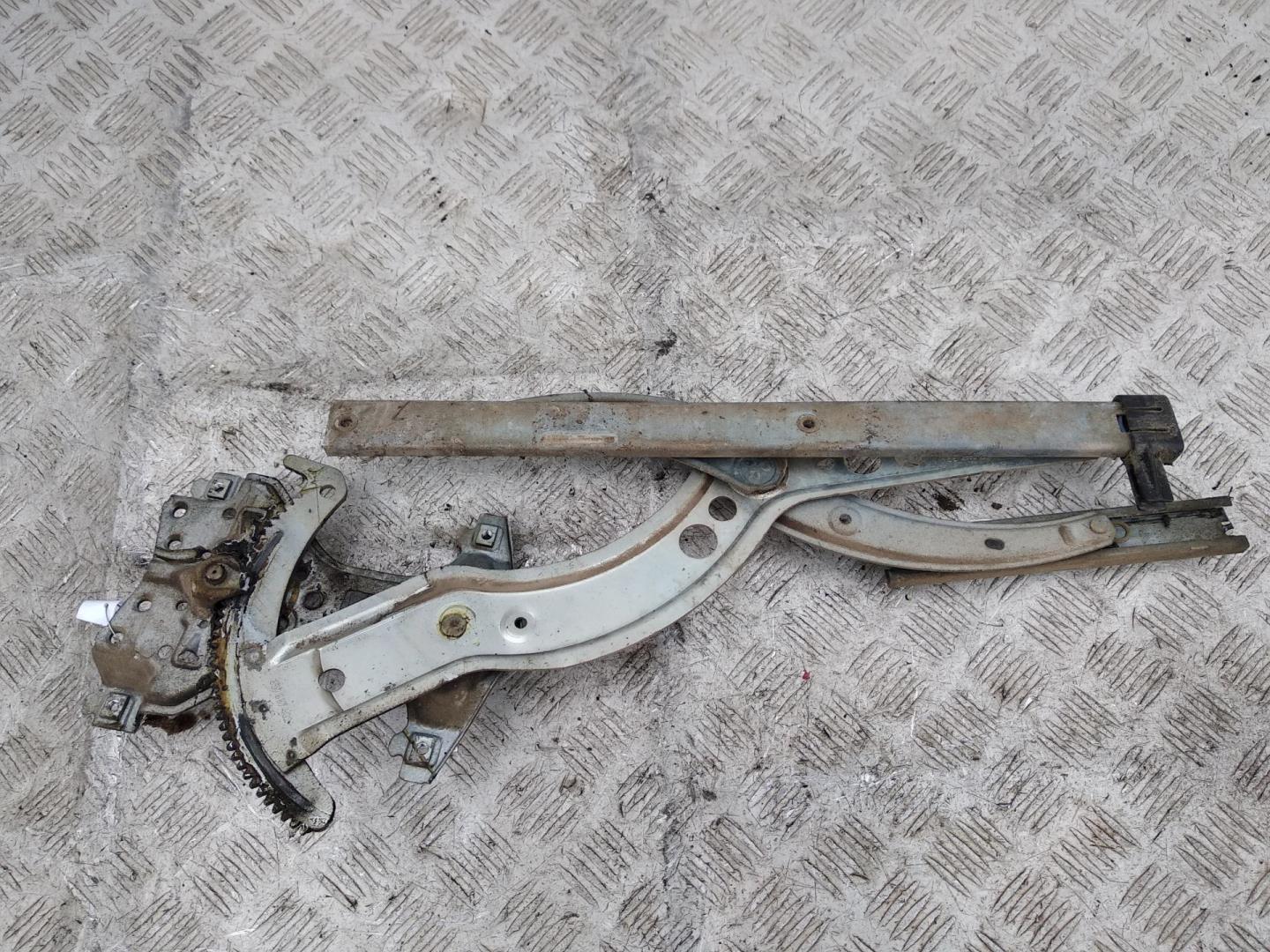 Стеклоподъемник механ. передний правый