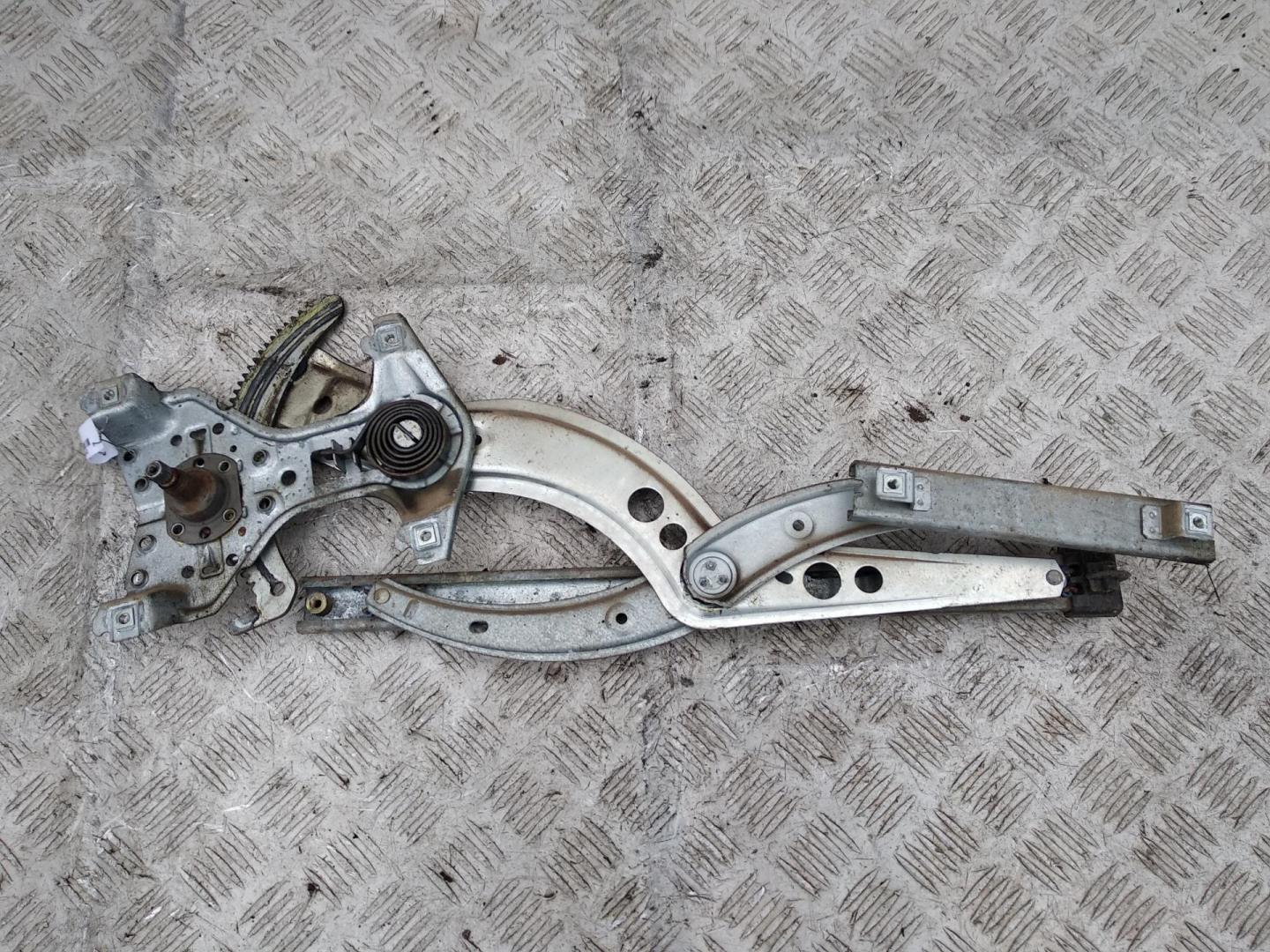 Стеклоподъемник механ. передний правый