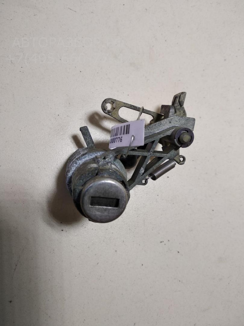 Вставка замка багажника