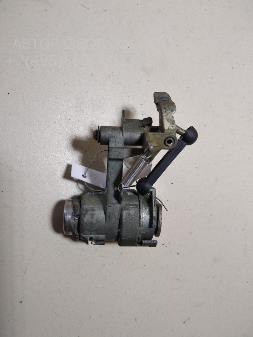 Вставка замка багажника