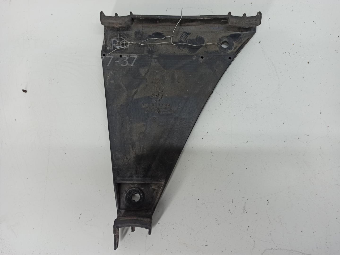 Кронштейн заднего бампера правый