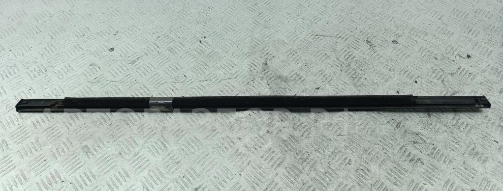 Накладка стекла заднего правого