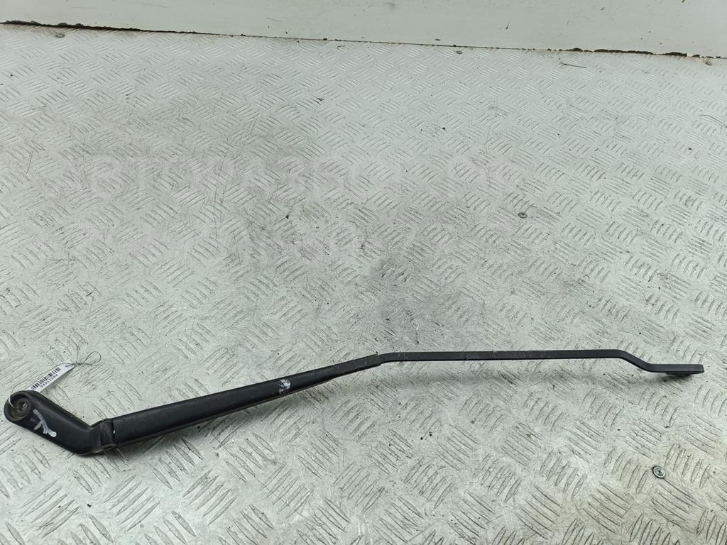 Поводок стеклоочистителя передний правый