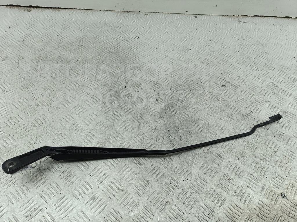 Поводок стеклоочистителя передний правый