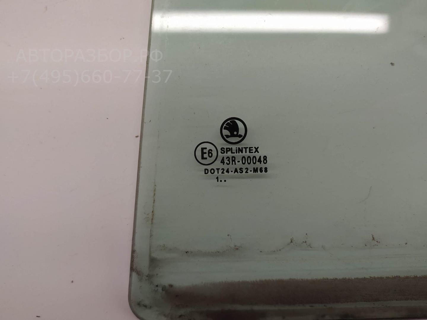 Стекло двери задней левой (форточка)