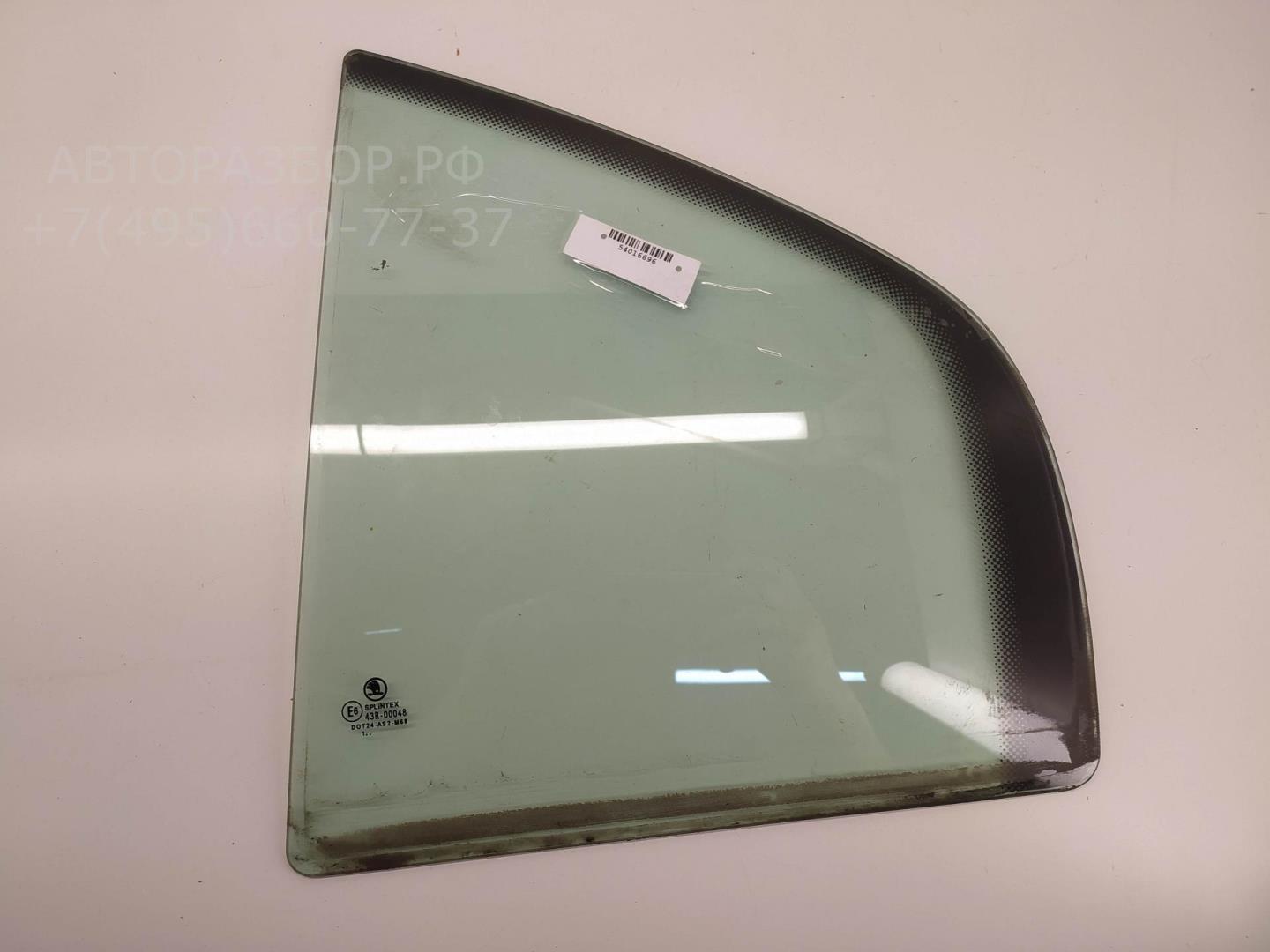 Стекло двери задней левой (форточка)