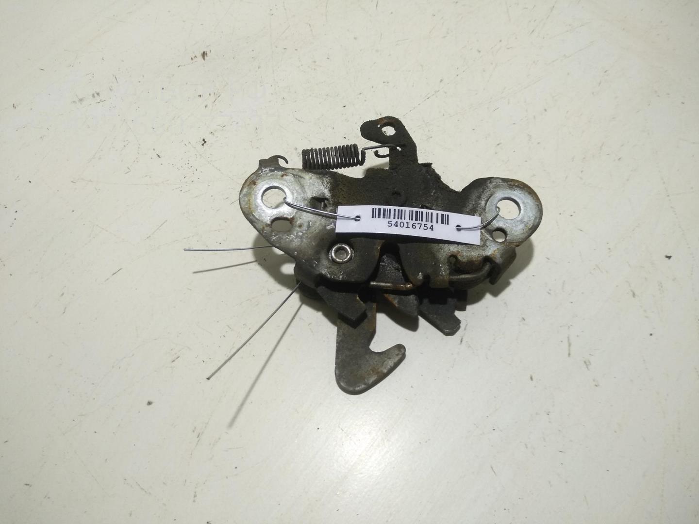 Замок капота