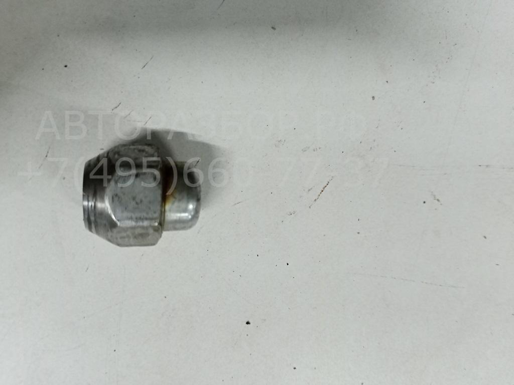 Болт колесный