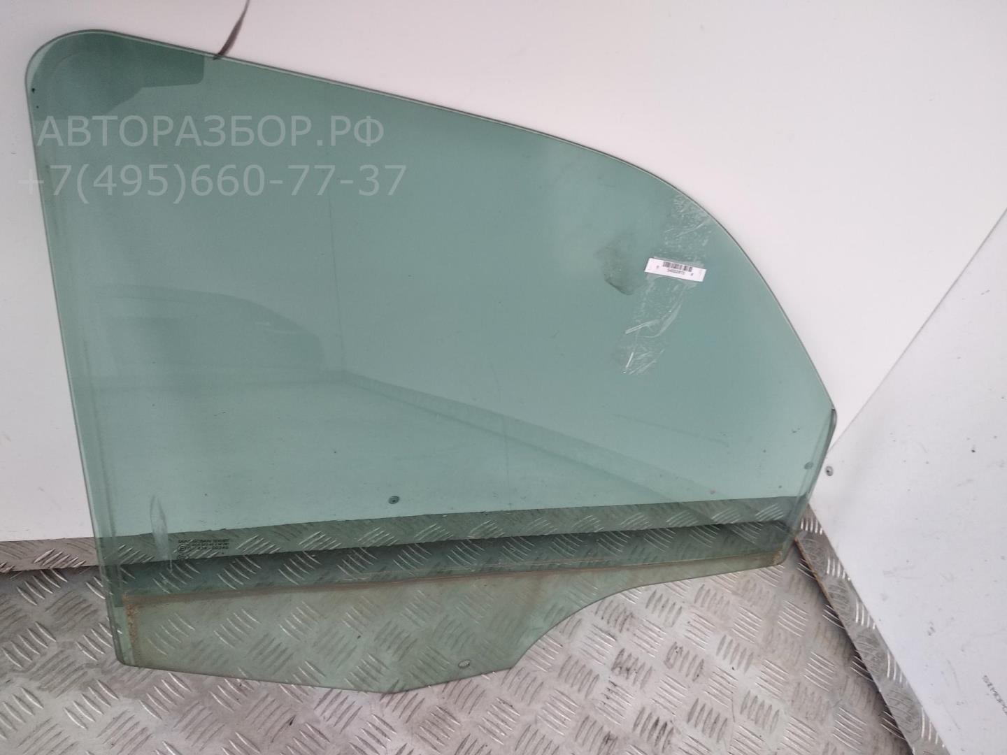 Стекло двери передней правой