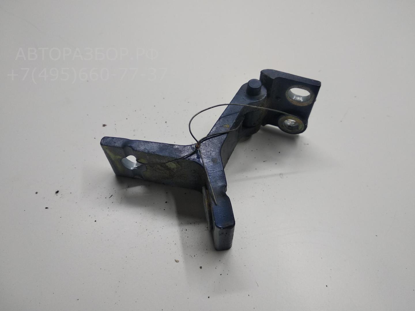 Петля двери